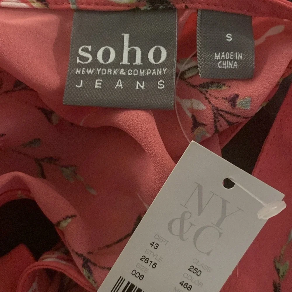 Soho NY & Company blouse Size S Floral Pink. 1st pic is front 3rd pic is back - Picture 7 of 7